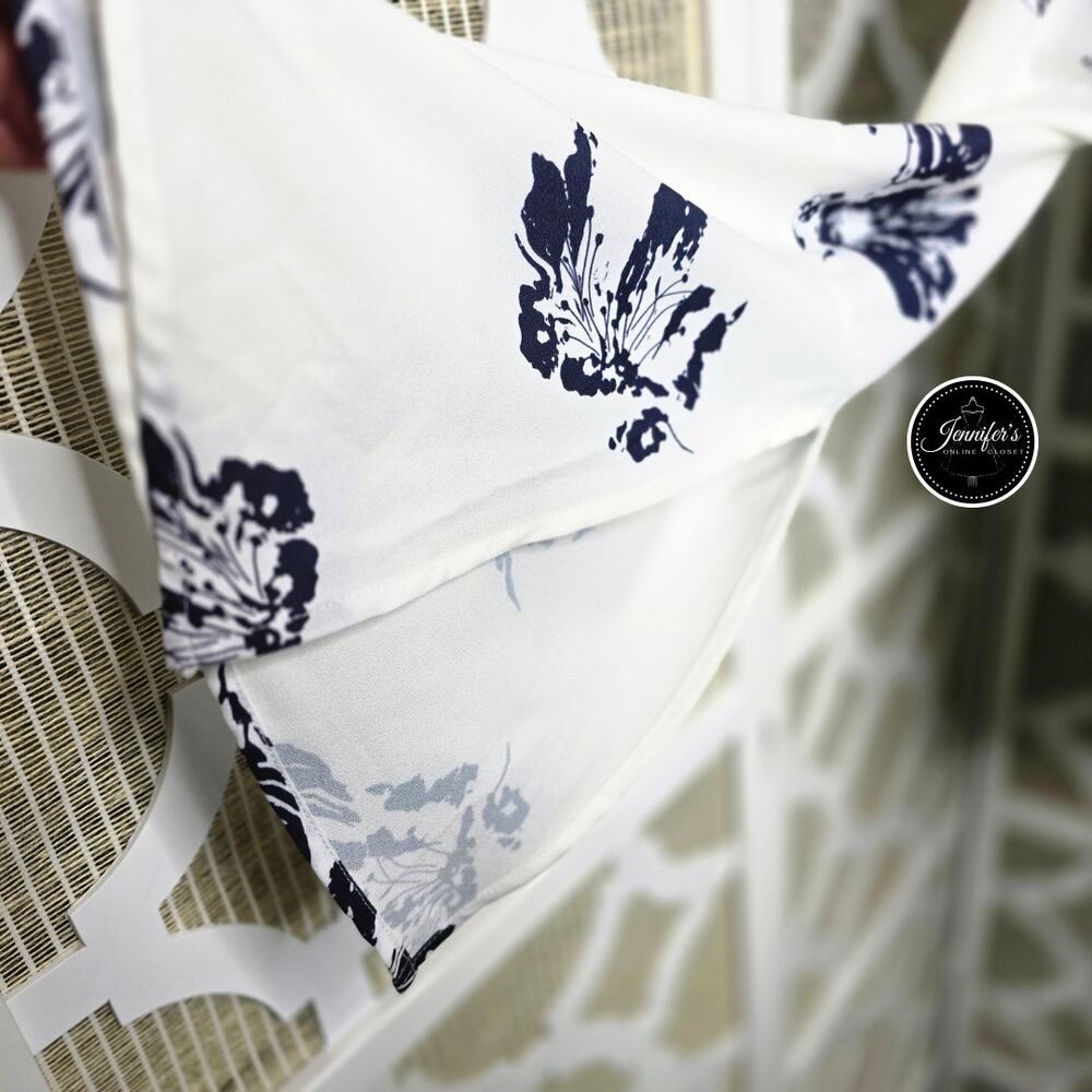 Zoe & Sam Blue and White Floral Bell Sleeves Long Tie V-Neck Blouse Size L - Picture 6 of 11